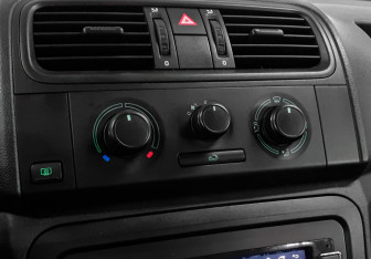 Подержанный автомобиль Skoda Fabia Hatchback 2009 года (13 фото)