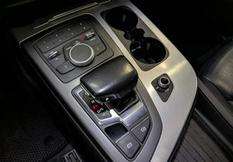 Подержанный автомобиль Audi Q7 2016 года (25 фото)