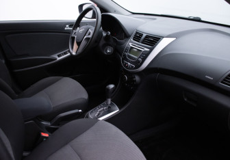 Подержанный автомобиль Hyundai Solaris Hatchback 2013 года (9 фото)