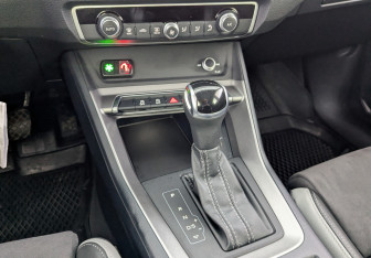 Подержанный автомобиль Audi Q3 2023 года (21 фото)