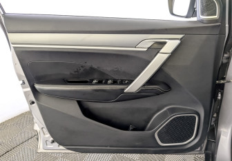 Подержанный автомобиль Geely Coolray 2023 года (19 фото)