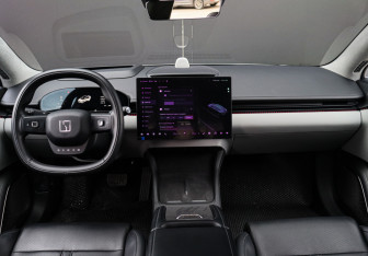 Подержанный автомобиль Zeekr 007 2024 года (13 фото)