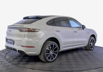 Подержанный автомобиль Porsche Cayenne 2021 года (5 фото)