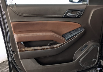 Подержанный автомобиль Chevrolet Tahoe 2016 года (18 фото)