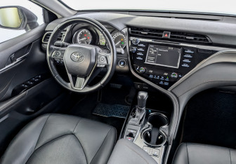 Подержанный автомобиль Toyota Camry Sedan 2020 года (30 фото)