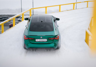 Подержанный автомобиль BMW M4 Coupe 2022 года (5 фото)