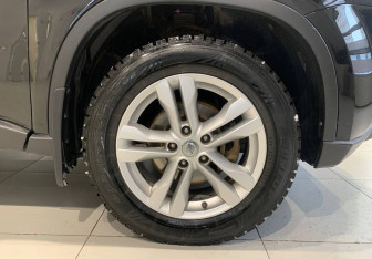 Подержанный автомобиль Nissan X-Trail 2013 года (10 фото)