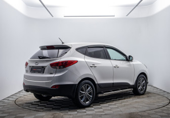 Подержанный автомобиль Hyundai ix35 2014 года (5 фото)