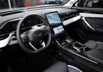 Новый Geely Atlas 2025 (15 фото)