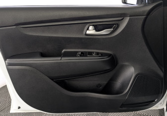 Подержанный автомобиль Kia Rio Sedan 2019 года (19 фото)