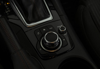 Подержанный автомобиль Mazda 3 Sedan 2015 года (14 фото)