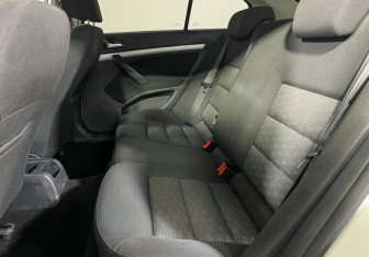 Подержанный автомобиль Skoda Octavia Liftback 2011 года (10 фото)