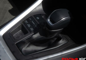 Подержанный автомобиль Toyota RAV4 2024 года (20 фото)