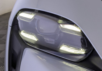 Подержанный автомобиль Porsche Taycan 2021 года (10 фото)