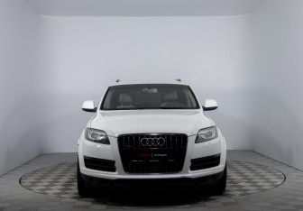 Подержанный автомобиль Audi Q7 2013 года (2 фото)