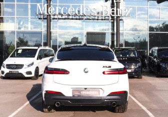 Подержанный автомобиль BMW X4 2018 года (6 фото)