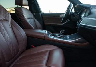 Подержанный автомобиль BMW X7 2021 года (12 фото)