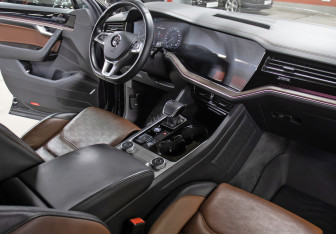 Подержанный автомобиль Volkswagen Touareg 2020 года (11 фото)