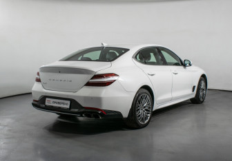 Подержанный автомобиль Genesis G70 2021 года (5 фото)