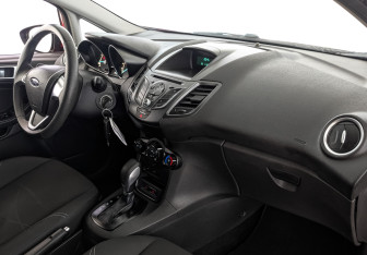 Подержанный автомобиль Ford Fiesta Hatchback 2016 года (13 фото)