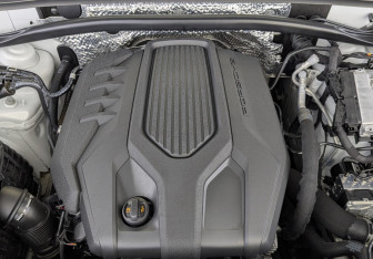 Подержанный автомобиль Porsche Macan 2023 года (9 фото)