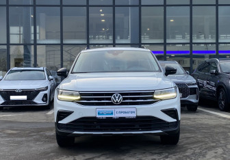 Подержанный автомобиль Volkswagen Tiguan 2022 года (2 фото)