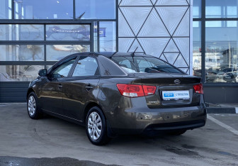 Подержанный автомобиль Kia Cerato Sedan 2011 года (7 фото)
