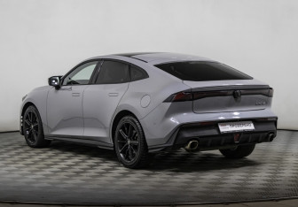 Подержанный автомобиль Changan UNI-V 2023 года (7 фото)