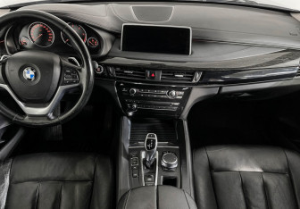 Подержанный автомобиль BMW X6 2018 года (11 фото)