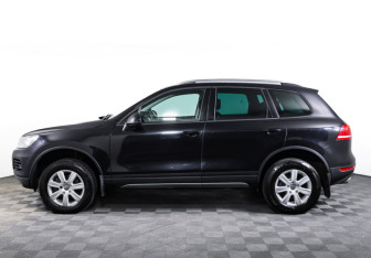 Подержанный автомобиль Volkswagen Touareg 2012 года (8 фото)