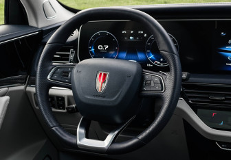 Подержанный автомобиль Hongqi HS5 2024 года (14 фото)