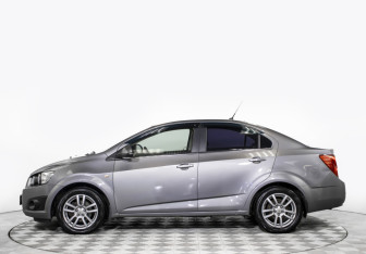 Подержанный автомобиль Chevrolet Aveo Sedan 2012 года (8 фото)