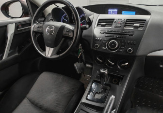 Подержанный автомобиль Mazda 3 Hatchback 2012 года (10 фото)