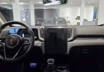 Новый Hongqi HS3 2025 (11 фото)