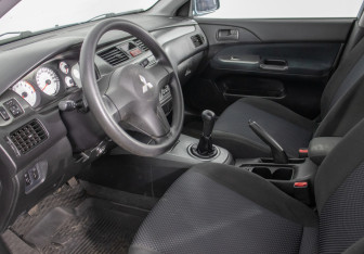 Подержанный автомобиль Mitsubishi Lancer Sedan 2007 года (10 фото)