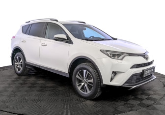 Подержанный автомобиль Toyota RAV4 2019 года (3 фото)
