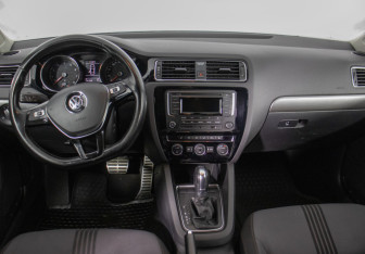 Подержанный автомобиль Volkswagen Jetta Sedan 2016 года (13 фото)