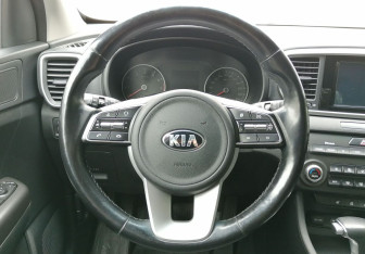 Подержанный автомобиль Kia Sportage 2018 года (12 фото)