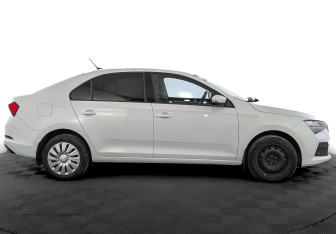 Подержанный автомобиль Skoda Rapid Liftback 2021 года (4 фото)