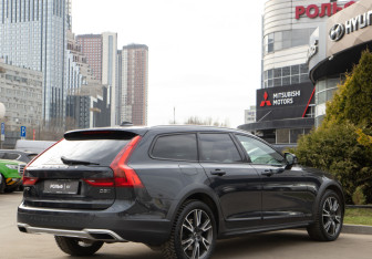Подержанный автомобиль Volvo V90 Cross Country 2017 года (4 фото)