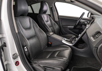 Подержанный автомобиль Volvo S60 2016 года (24 фото)