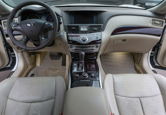 Подержанный автомобиль Infiniti M Sedan 2010 года (13 фото)