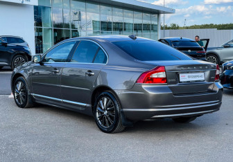 Подержанный автомобиль Volvo S80 2011 года (7 фото)