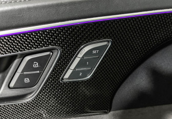 Подержанный автомобиль Audi SQ8 2019 года (18 фото)