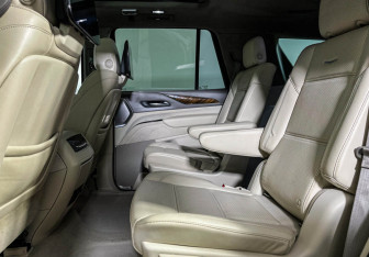 Подержанный автомобиль Cadillac Escalade Suv 2021 года (10 фото)