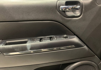 Подержанный автомобиль Jeep Compass 2011 года (9 фото)