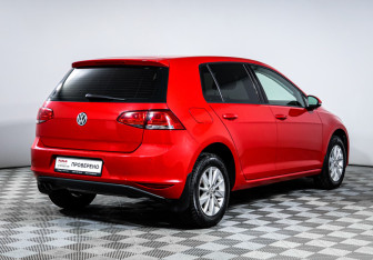 Подержанный автомобиль Volkswagen Golf Hatchback 2013 года (5 фото)