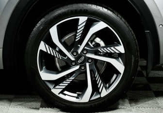 Подержанный автомобиль Geely Monjaro 2022 года (6 фото)