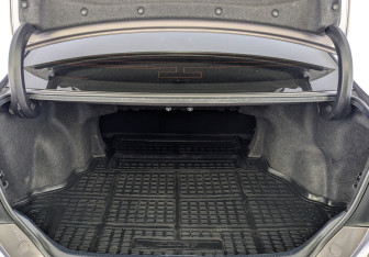 Подержанный автомобиль Toyota Camry Sedan 2016 года (10 фото)