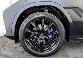 Подержанный автомобиль BMW X6 2021 года (18 фото)